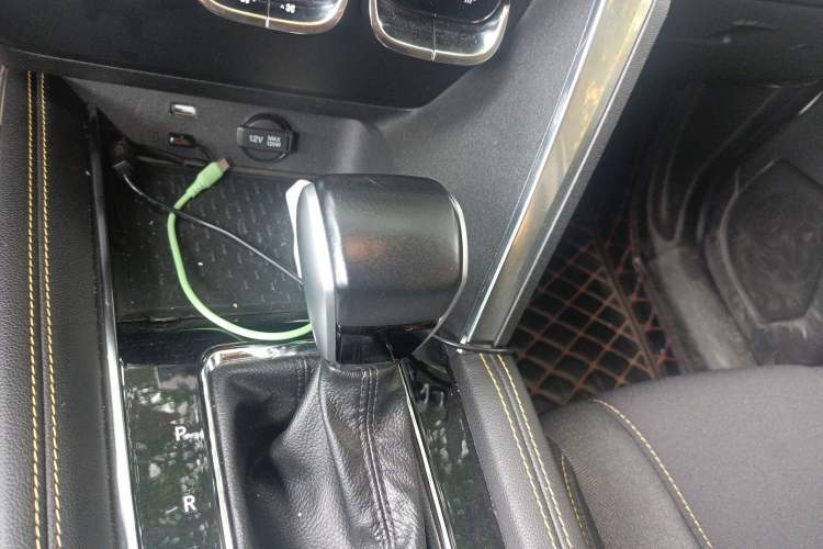 Used BAIC Beijing X3 2019 1.5T CVT Glory Edition Gear Lever