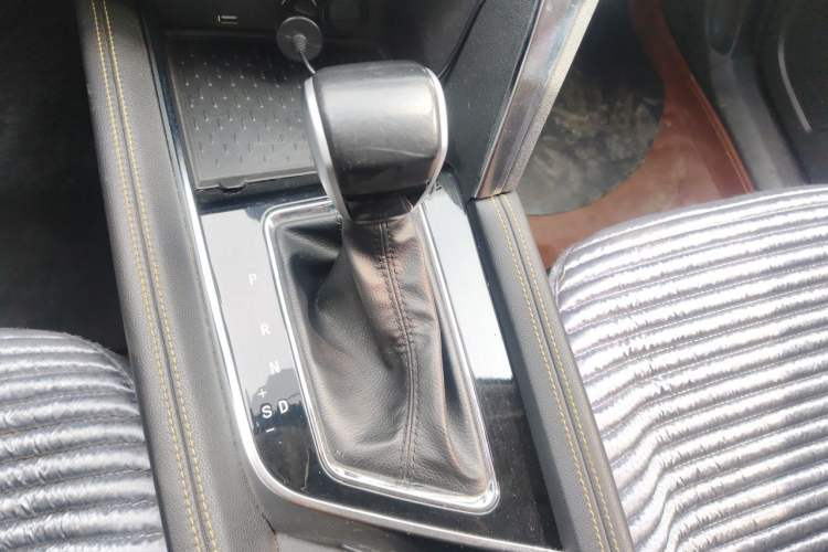 Used BAIC Beijing X3 2019 1.5T CVT Glory Edition Gear Lever