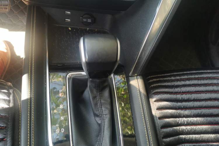 Used BAIC Beijing X3 2019 1.5T CVT Glory Edition Gear Lever