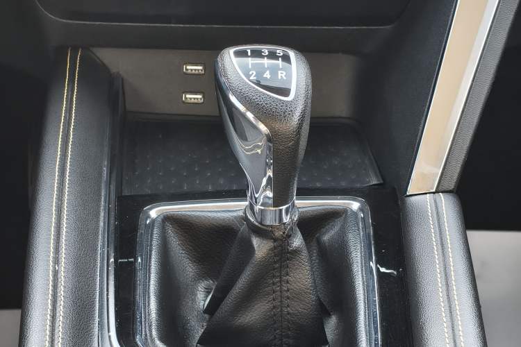 Used BAIC Beijing X3 2019 1.5L Manual Glory Edition Gear Lever