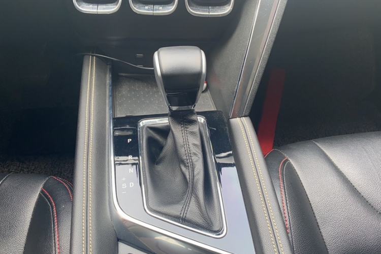 Used BAIC Beijing X3 2019 1.5T CVT Glory Edition Gear Lever