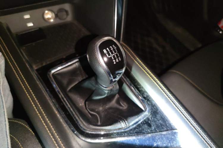 Used BAIC Beijing X3 2019 1.5T Manual Glory Edition Gear Lever