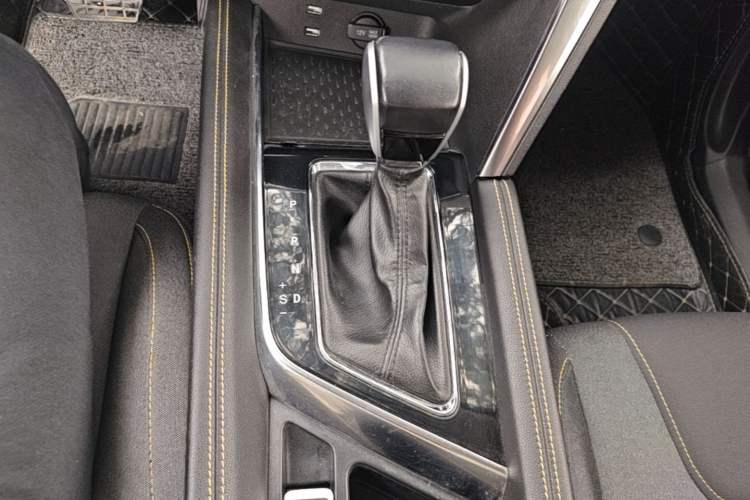 Used BAIC Beijing X3 2019 1.5T CVT Glory Edition Gear Lever