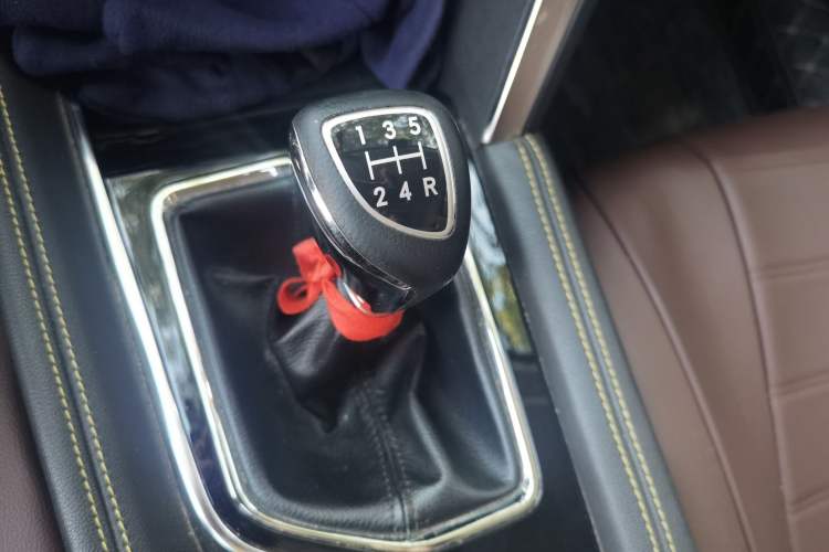 Used BAIC Beijing X3 2019 1.5L Manual Glory Edition Gear Lever