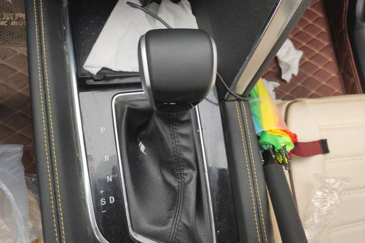 Used BAIC Beijing X3 2019 1.5T CVT Glory Edition Gear Lever