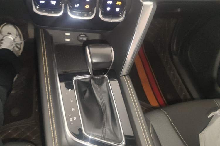 Used BAIC Beijing X3 2019 1.5T CVT Glory Edition Gear Lever
