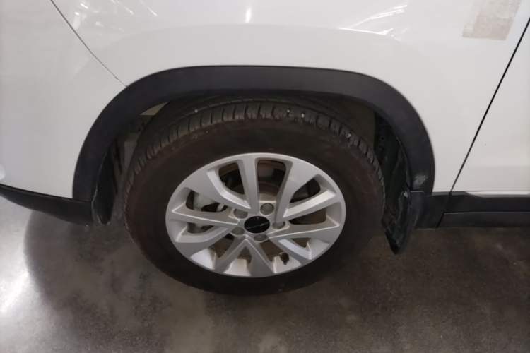 Used BAIC Beijing X3 2019 1.5T Manual Glory Edition Left Front Wheel Hub