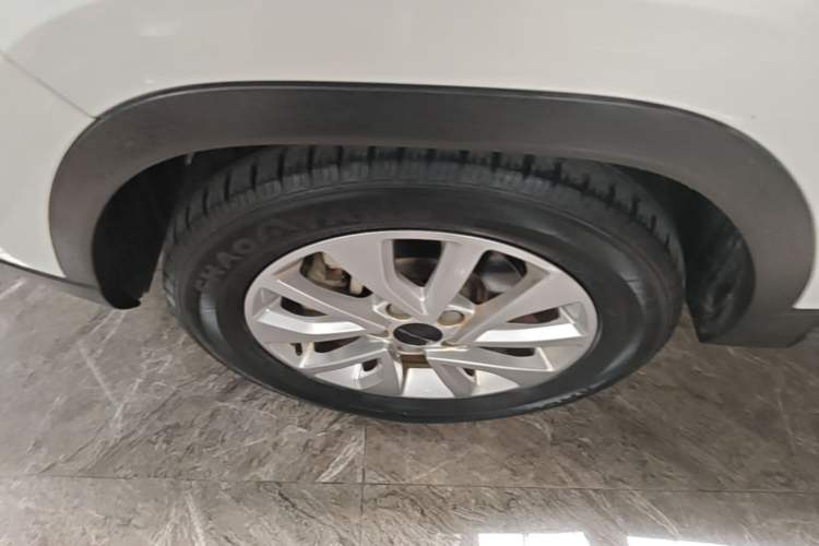 Used BAIC Beijing X3 2019 1.5T Manual Glory Edition Left Front Wheel Hub