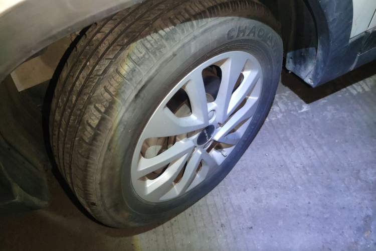 Used BAIC Beijing X3 2019 1.5T Manual Glory Edition Right Front Wheel Hub