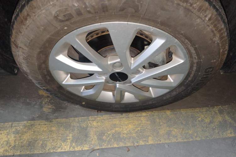 Used BAIC Beijing X3 2019 1.5T Manual Glory Edition Right Front Wheel Hub