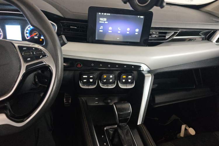 Used BAIC Beijing X3 2021 1.5T CVT Glory Edition Audio And AC Panel
