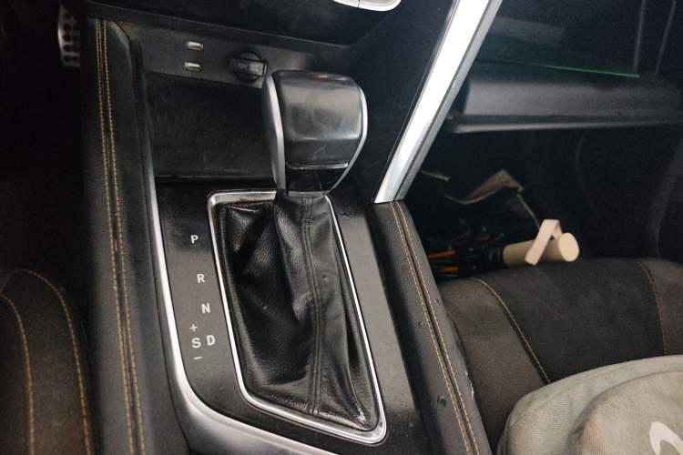 Used BAIC Beijing X3 2021 1.5T CVT Glory Edition Gear Lever