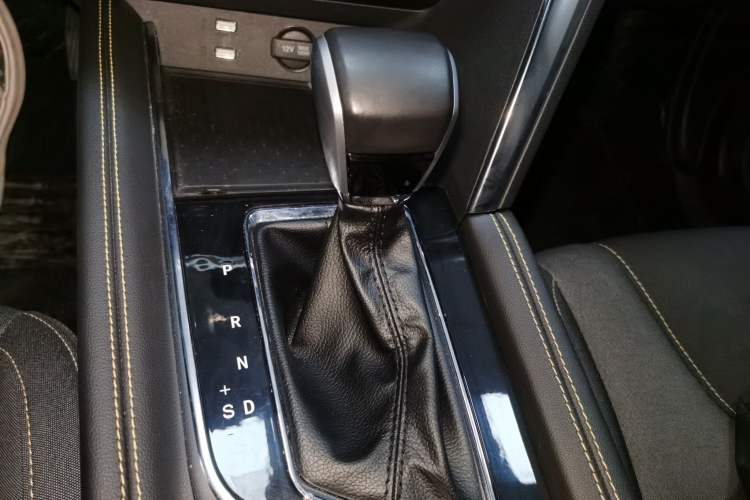 Used BAIC Beijing X3 2021 1.5T CVT Glory Edition Gear Lever