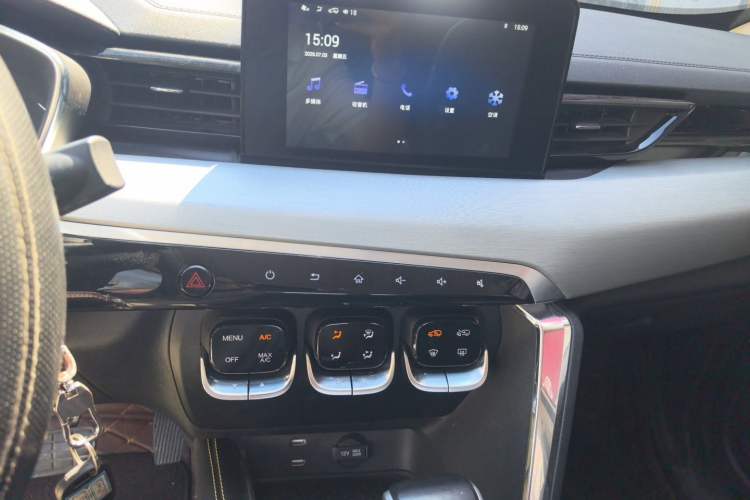 Used BAIC Beijing X3 2021 1.5T CVT Glory Edition Audio And AC Panel