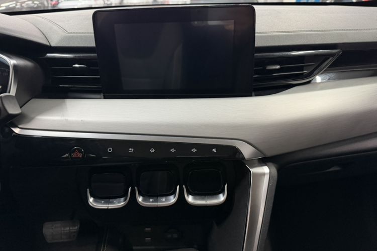 Used BAIC Beijing X3 2021 1.5T CVT Glory Edition Audio And AC Panel