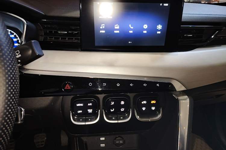 Used BAIC Beijing X3 2021 1.5T Manual Glory Edition Audio And AC Panel