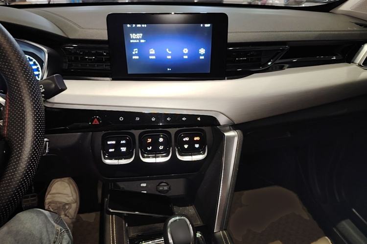 Used BAIC Beijing X3 2021 1.5T Manual Glory Edition Center Console