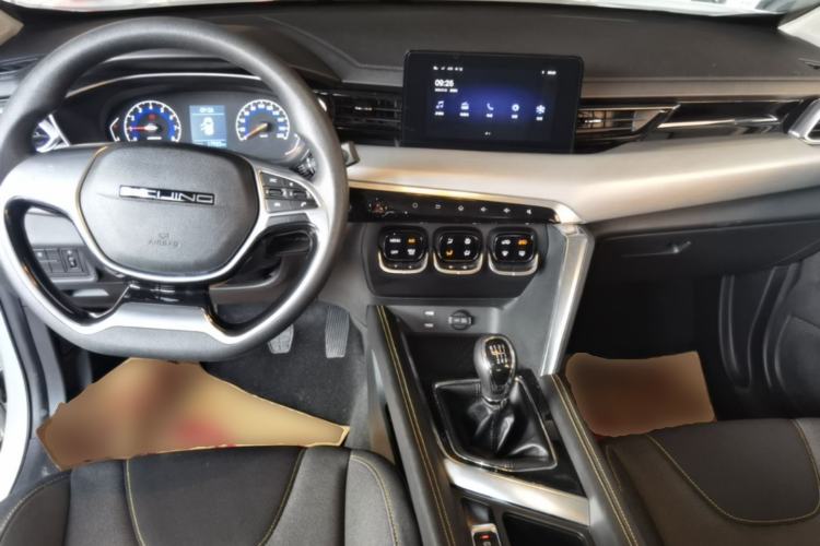 Used BAIC Beijing X3 2021 1.5T Manual Glory Edition Center Console