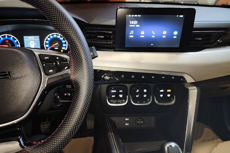 Used BAIC Beijing X3 2021 1.5T Manual Glory Edition Center Console