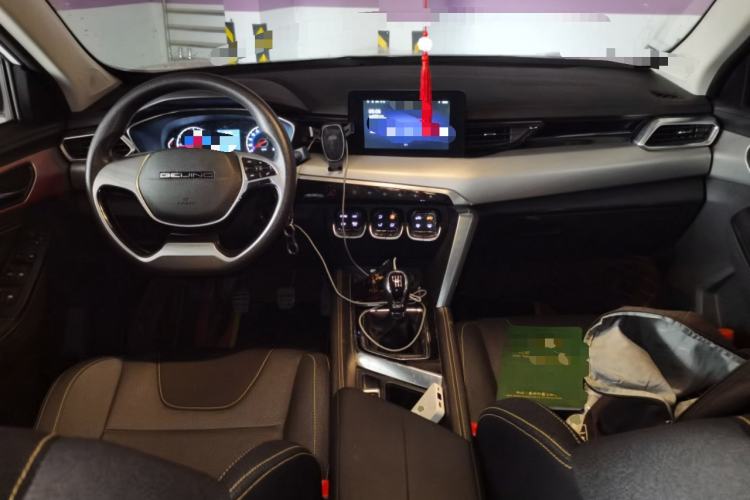 Used BAIC Beijing X3 2021 1.5T Manual Glory Edition Center Console