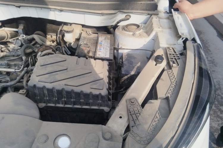 Used BAIC Beijing X3 2021 1.5T Manual Glory Edition Engine Bay Left