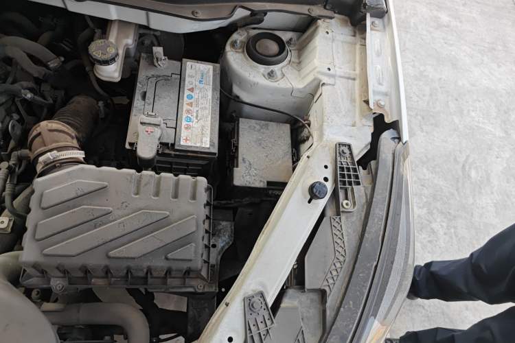 Used BAIC Beijing X3 2021 1.5T CVT Glory Edition Engine Bay Left