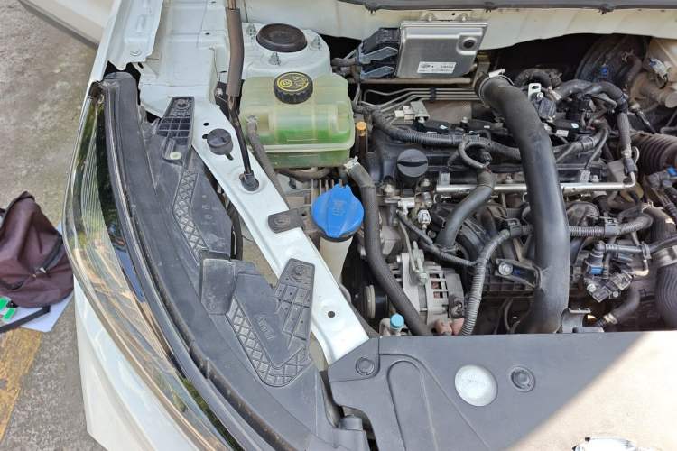 Used BAIC Beijing X3 2021 1.5T CVT Glory Edition Engine Bay Right