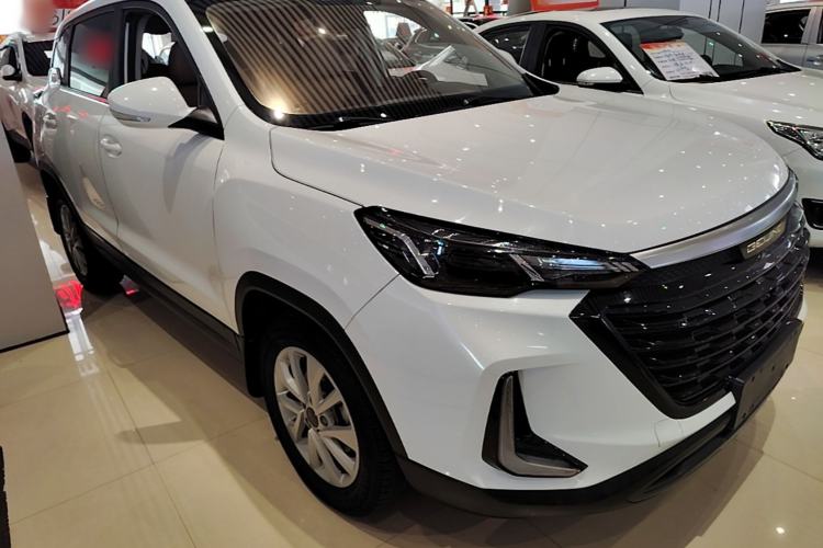 Used BAIC Beijing X3 2021 1.5T Manual Glory Edition Front Right 45 Deg