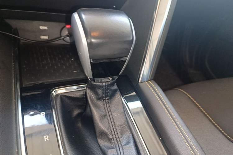Used BAIC Beijing X3 2021 1.5T CVT Glory Edition Gear Lever