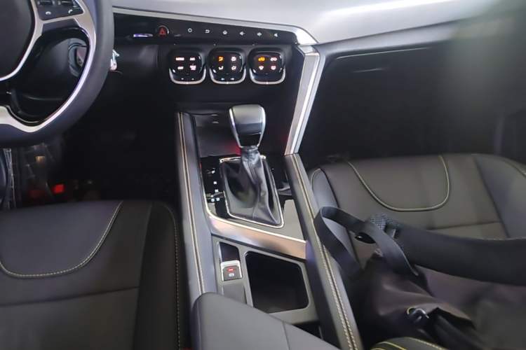 Used BAIC Beijing X3 2021 1.5T CVT Glory Edition Gear Lever