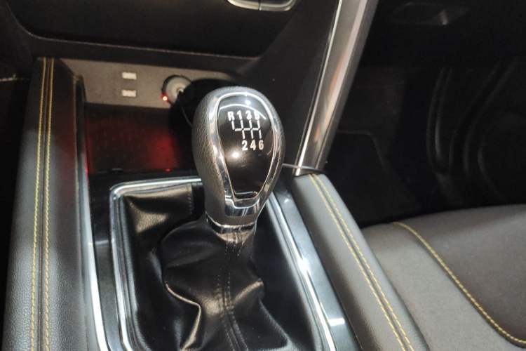 Used BAIC Beijing X3 2021 1.5T Manual Glory Edition Gear Lever