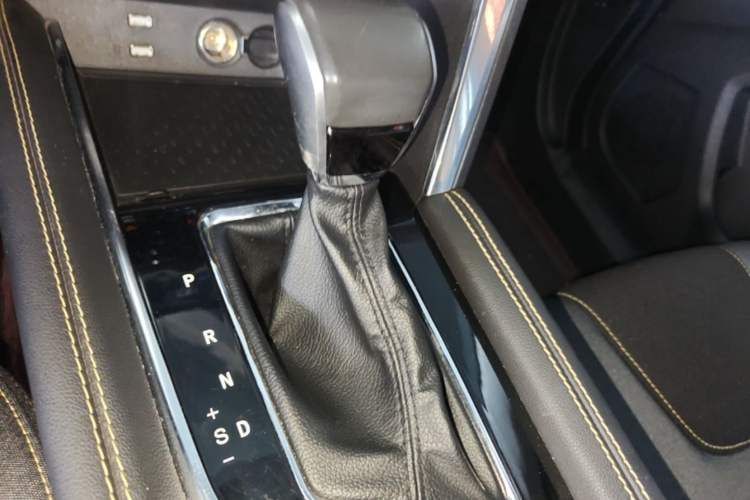 Used BAIC Beijing X3 2021 1.5T CVT Glory Edition Gear Lever