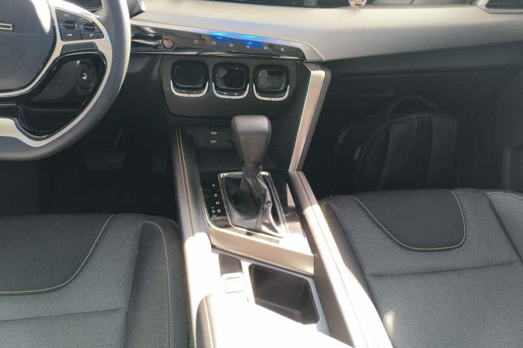 Used BAIC Beijing X3 2021 1.5T CVT Glory Edition Gear Lever