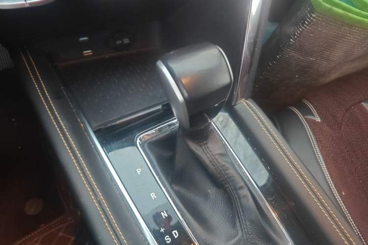 Used BAIC Beijing X3 2021 1.5T CVT Glory Edition Gear Lever