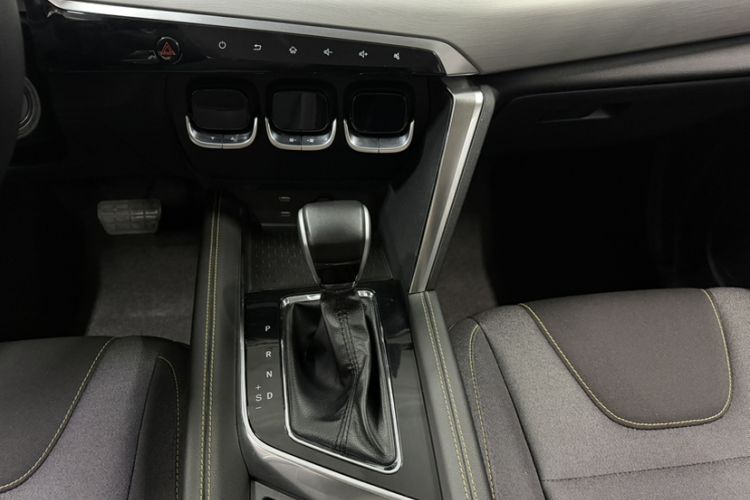 Used BAIC Beijing X3 2021 1.5T CVT Glory Edition Gear Lever