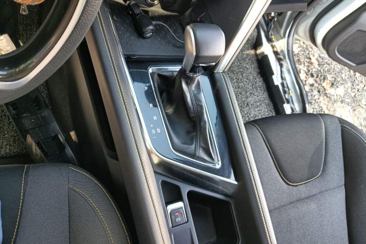 Used BAIC Beijing X3 2021 1.5T CVT Glory Edition Gear Lever