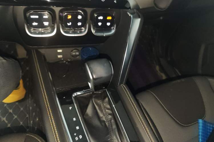 Used BAIC Beijing X3 2021 1.5T CVT Glory Edition Gear Lever