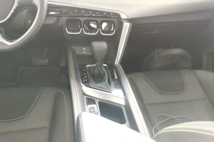Used BAIC Beijing X3 2021 1.5T CVT Glory Edition Gear Lever
