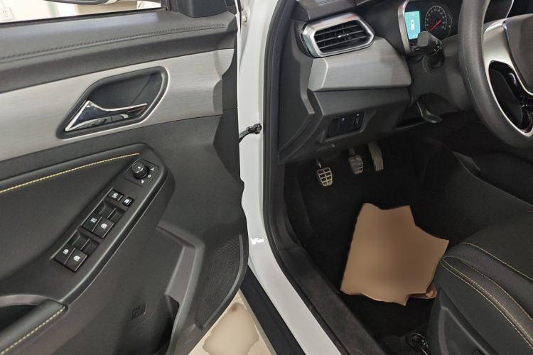 Used BAIC Beijing X3 2021 1.5T Manual Glory Edition Interior 3