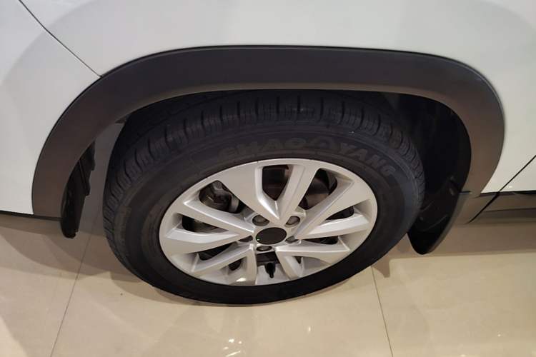 Used BAIC Beijing X3 2021 1.5T Manual Glory Edition Left Front Wheel Hub