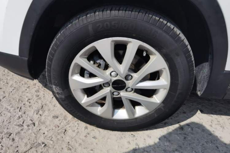Used BAIC Beijing X3 2021 1.5T Manual Glory Edition Left Front Wheel Hub