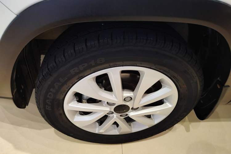 Used BAIC Beijing X3 2021 1.5T Manual Glory Edition Left Front Wheel Hub