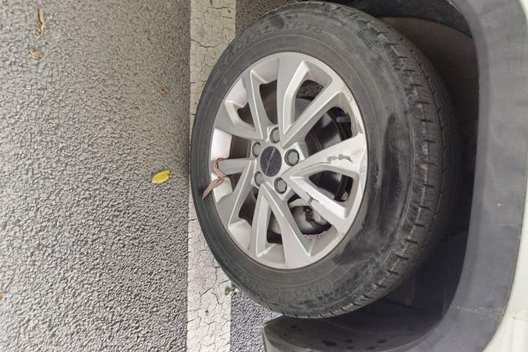 Used BAIC Beijing X3 2021 1.5T Manual Glory Edition Right Front Wheel Hub