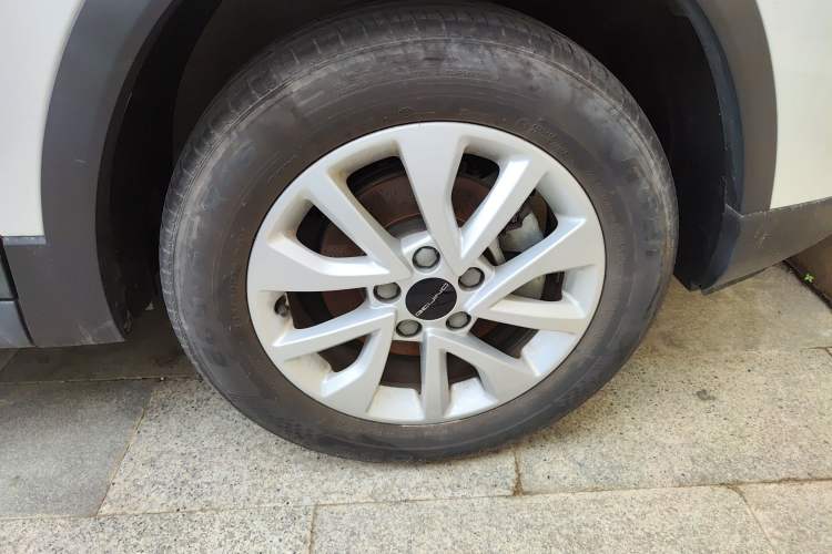 Used BAIC Beijing X3 2021 1.5T CVT Glory Edition Right Front Wheel Hub