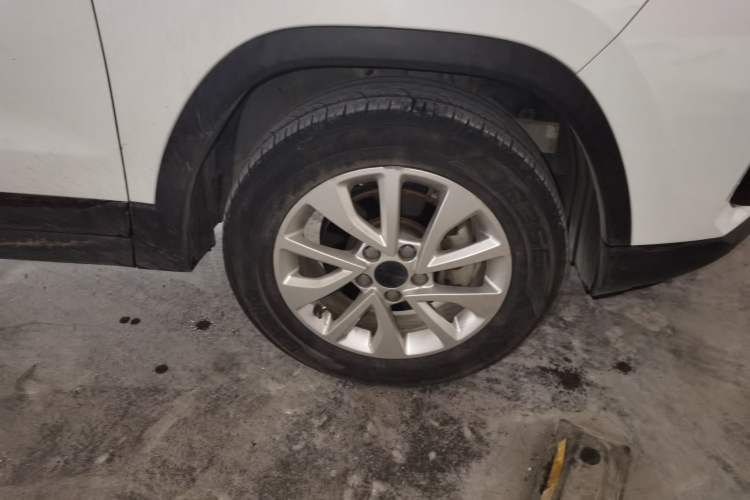 Used BAIC Beijing X3 2021 1.5T Manual Glory Edition Right Front Wheel Hub