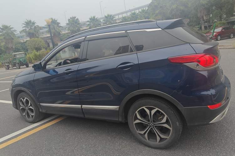 Used BAIC Beijing X5 2018 1.5T CVT New Smart Version China V Emission Standard Left Side