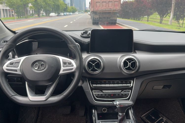 Used BAIC Beijing X5 2018 1.5T CVT Elite Version National V Center Console