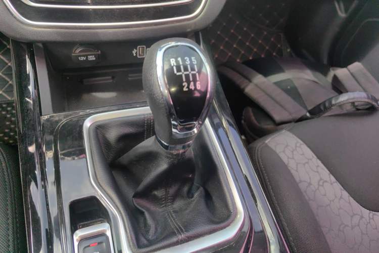 Used BAIC Beijing X5 2018 1.5T Manual Advance Version China V Gear Lever