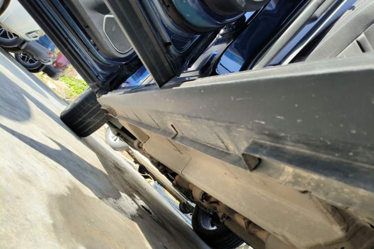 Used BAIC Beijing X5 2018 1.5T CVT Elite Version National V Left Side Sill