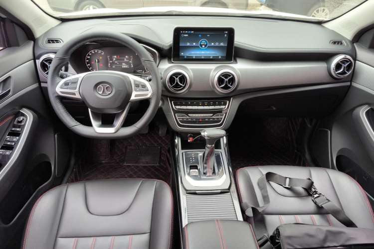 Used BAIC Beijing X5 2018 1.5T CVT Elite Version National V Center Console